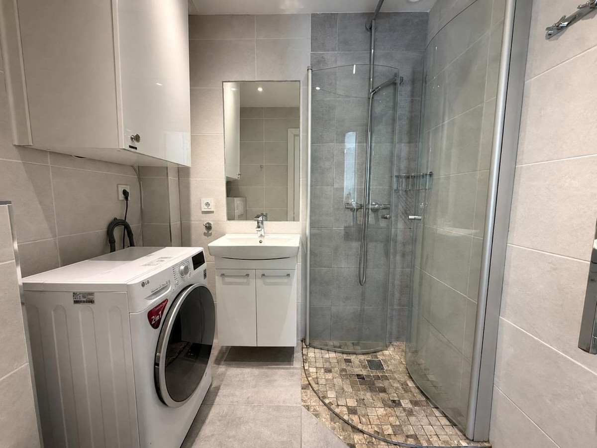 Se vende Apartamento Planta Media de 2 dormitorios en Costa Del Sol, Málaga, España