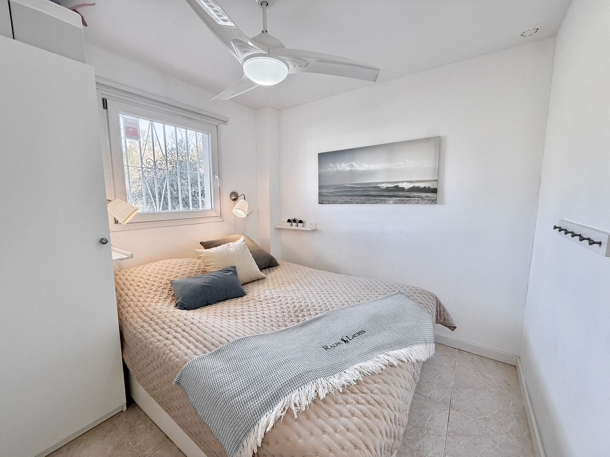 Se vende Apartamento Planta Media de 2 dormitorios en Costa Del Sol, Málaga, España