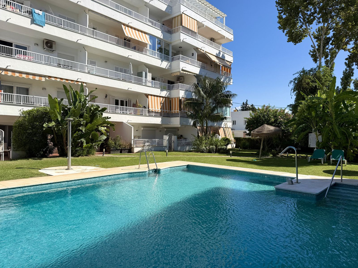 Se vende Apartamento Planta Media de 2 dormitorios en Costa Del Sol, Málaga, España