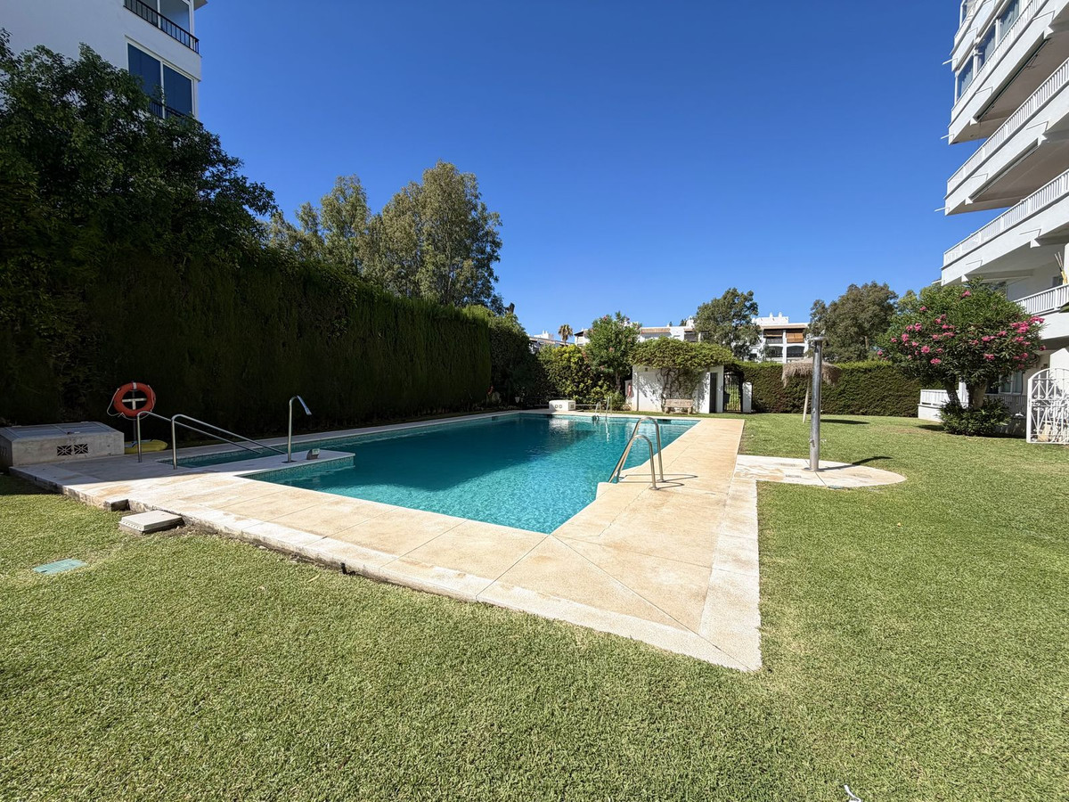 Se vende Apartamento Planta Media de 2 dormitorios en Costa Del Sol, Málaga, España