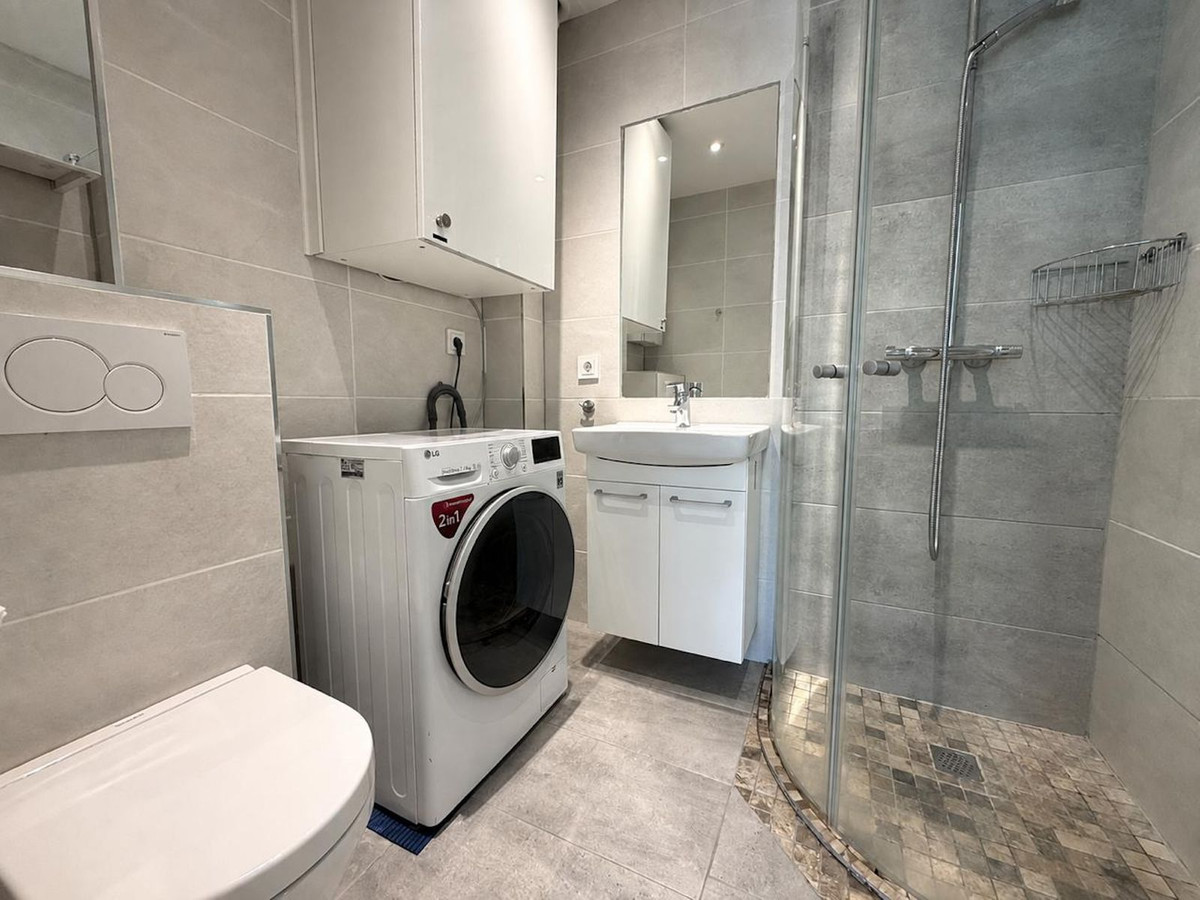 Se vende Apartamento Planta Media de 2 dormitorios en Costa Del Sol, Málaga, España