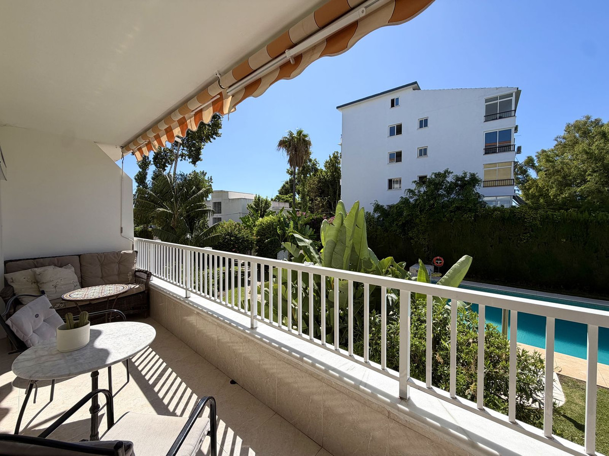 Se vende Apartamento Planta Media de 2 dormitorios en Costa Del Sol, Málaga, España