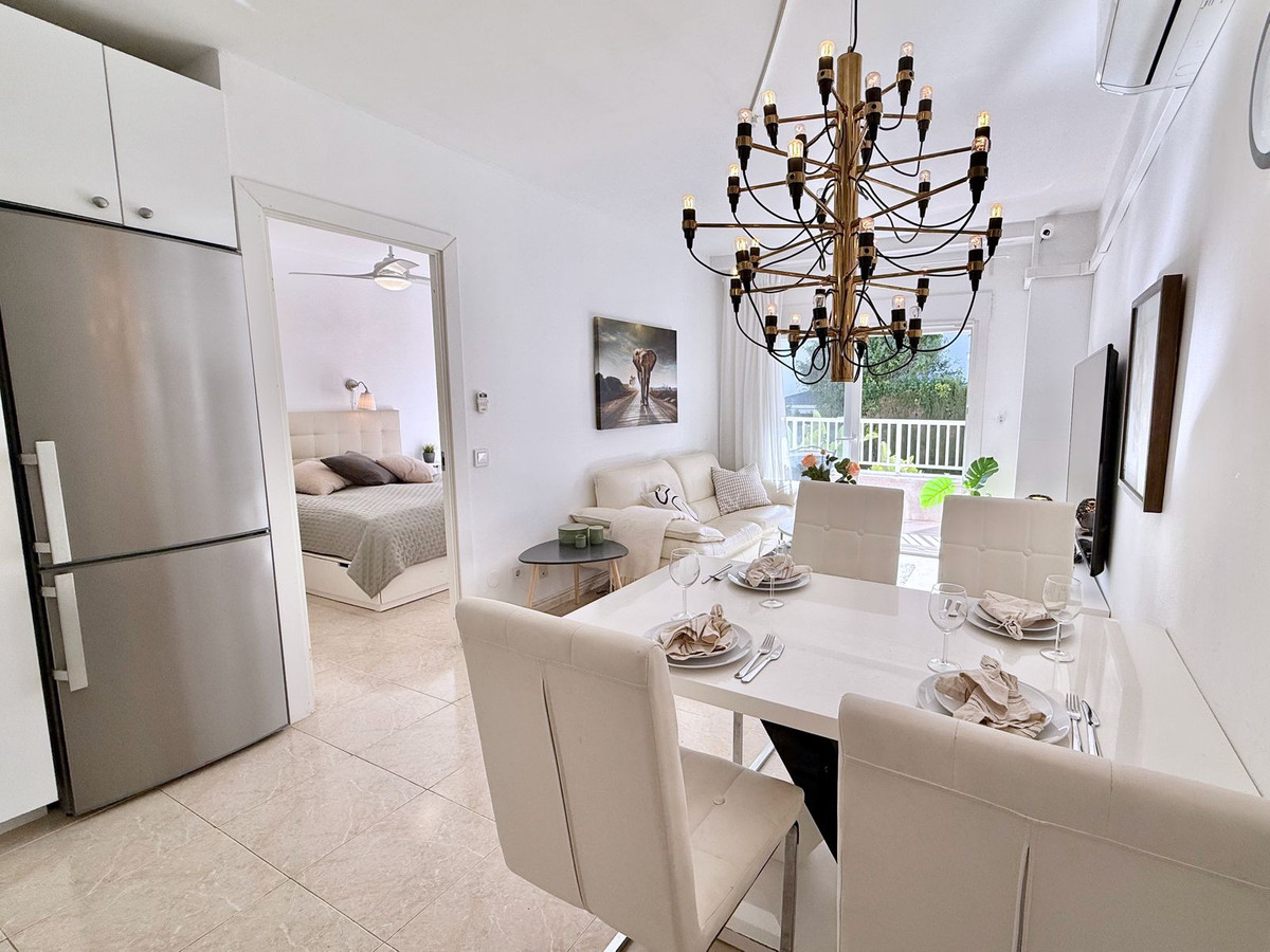 Se vende Apartamento Planta Media de 2 dormitorios en Costa Del Sol, Málaga, España