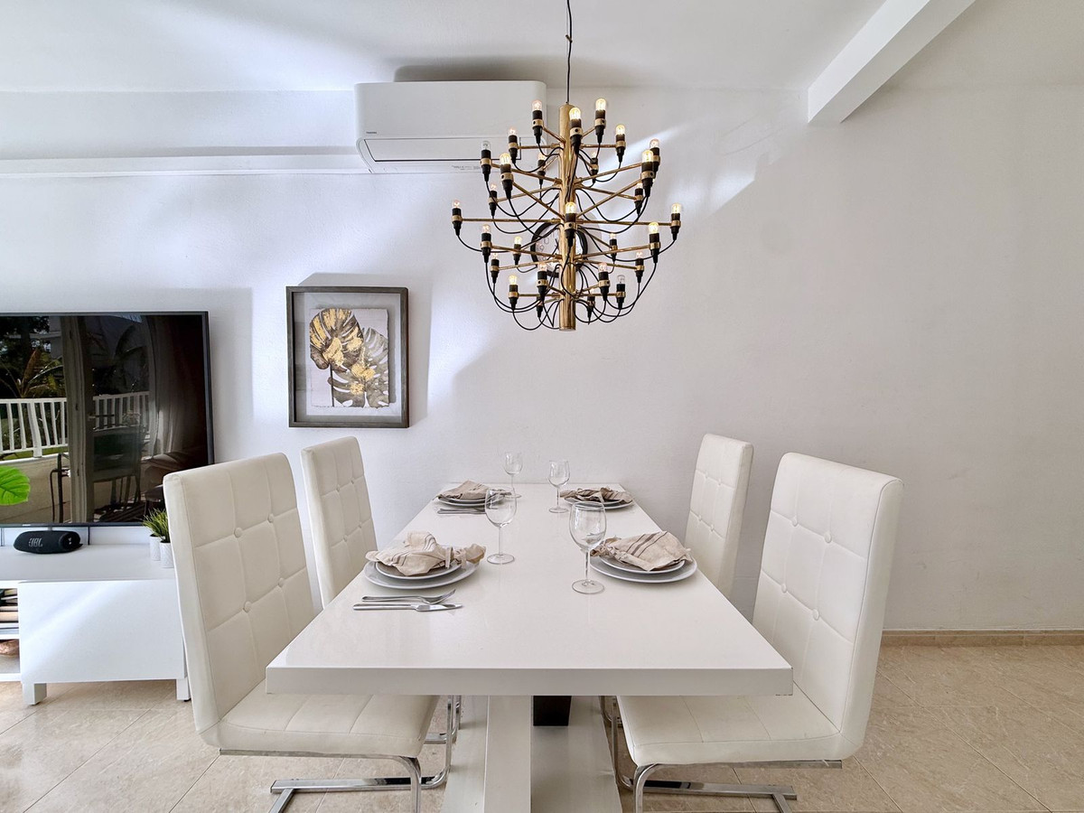 Se vende Apartamento Planta Media de 2 dormitorios en Costa Del Sol, Málaga, España