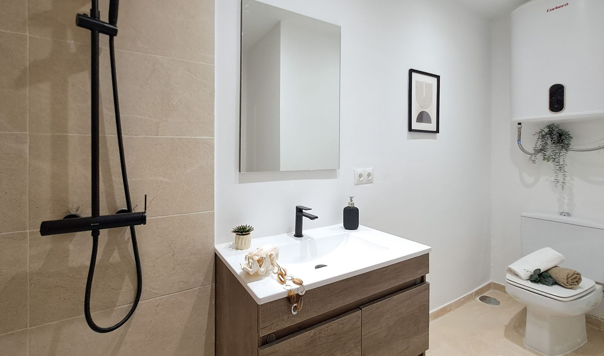 Se vende Apartamento Planta Baja de 2 dormitorios en Costa Del Sol, Málaga, España