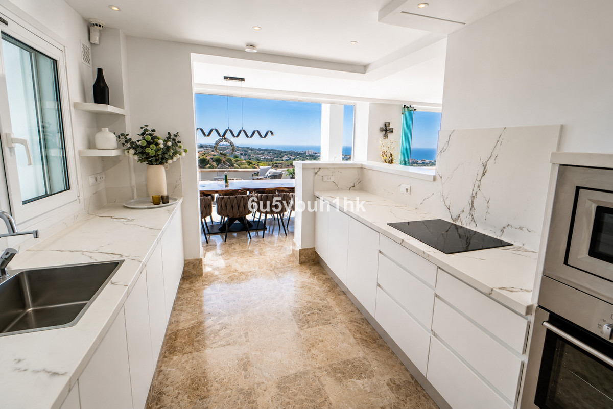 3 Bed Apartment for sale in Marbella Costa Del Sol, Málaga, Spain