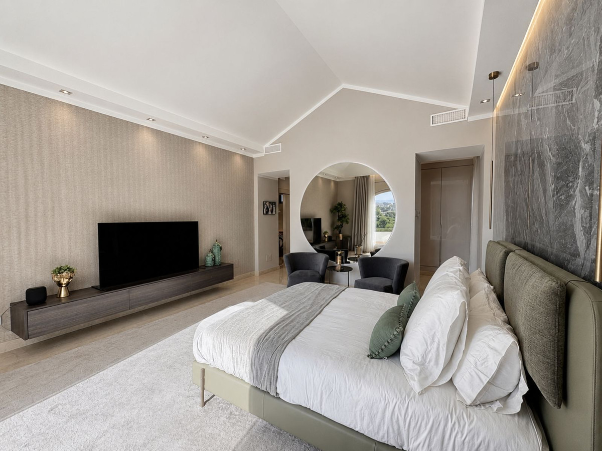 6 Bed Townhouse for sale in Los Flamingos Costa Del Sol, Málaga, Spain
