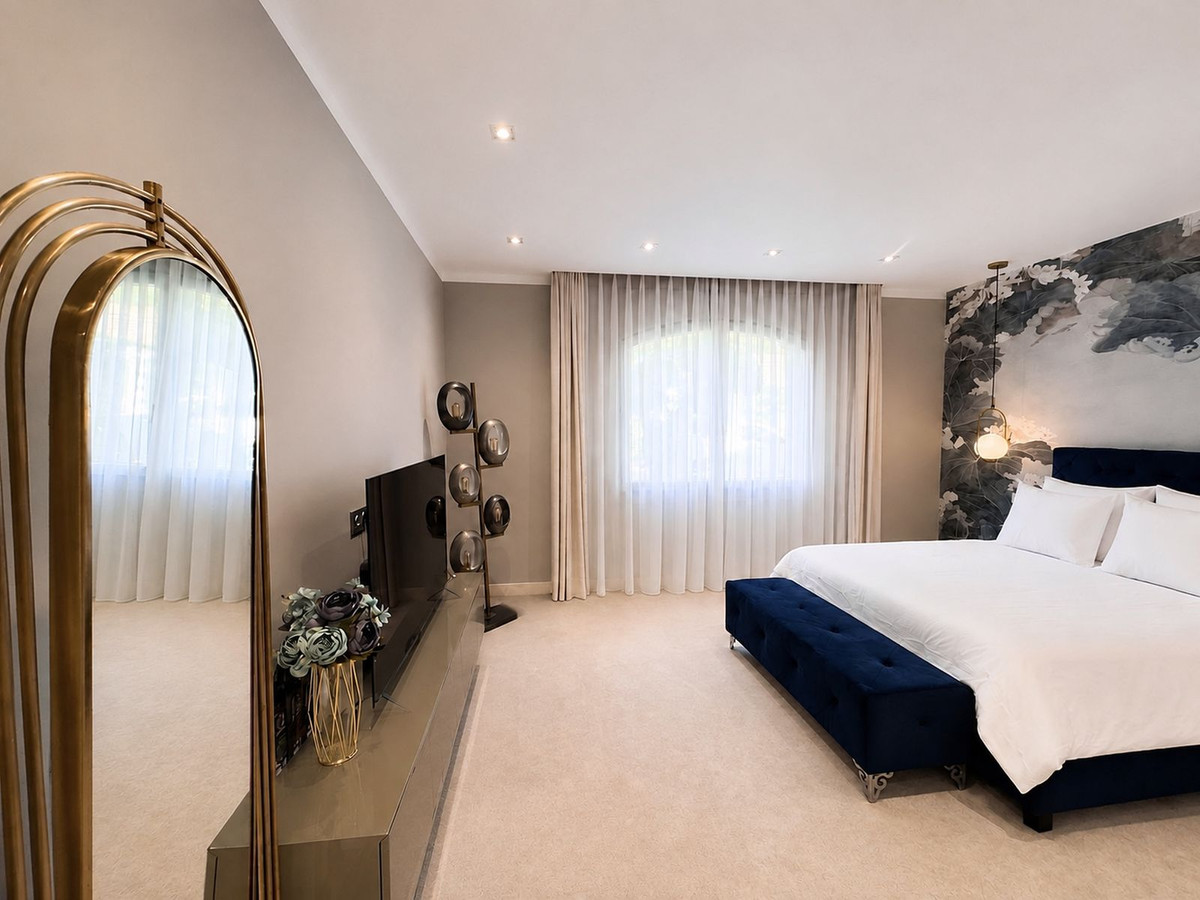 6 Bed Townhouse for sale in Los Flamingos Costa Del Sol, Málaga, Spain