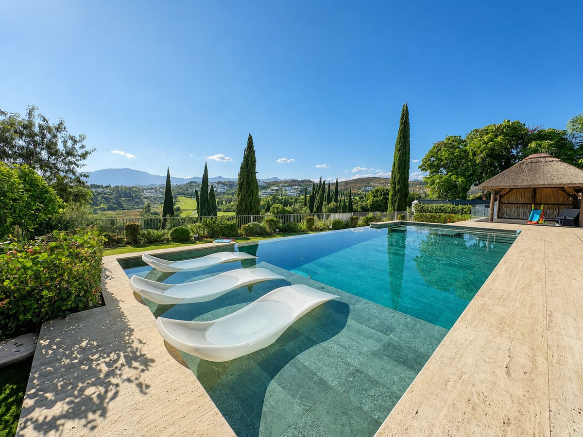 6 Bed Townhouse for sale in Los Flamingos Costa Del Sol, Málaga, Spain