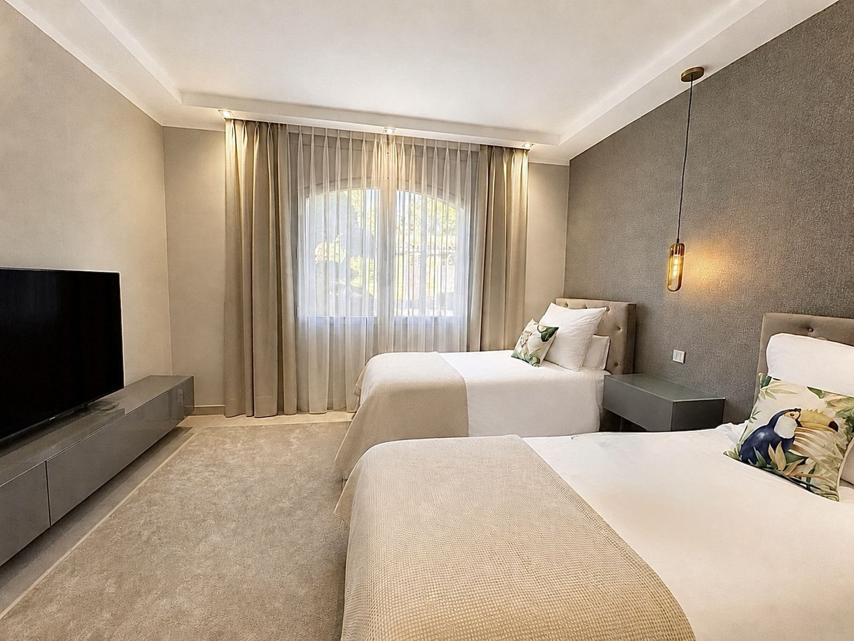 6 Bed Townhouse for sale in Los Flamingos Costa Del Sol, Málaga, Spain