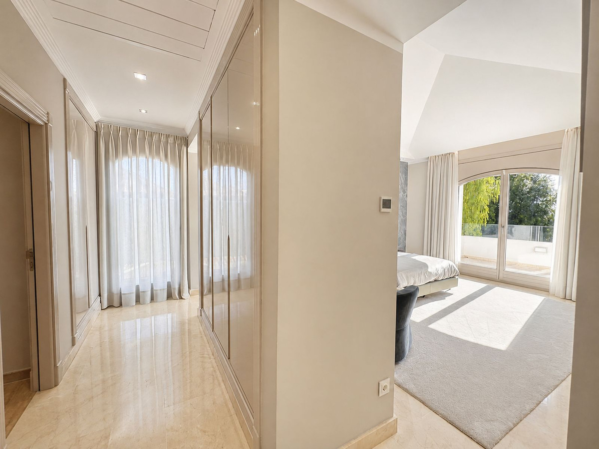 6 Bed Townhouse for sale in Los Flamingos Costa Del Sol, Málaga, Spain