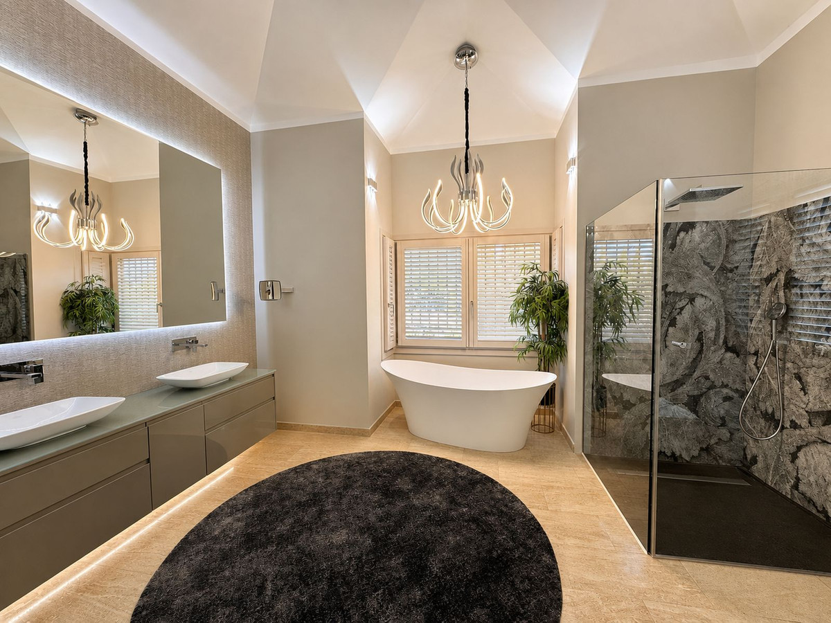 6 Bed Townhouse for sale in Los Flamingos Costa Del Sol, Málaga, Spain