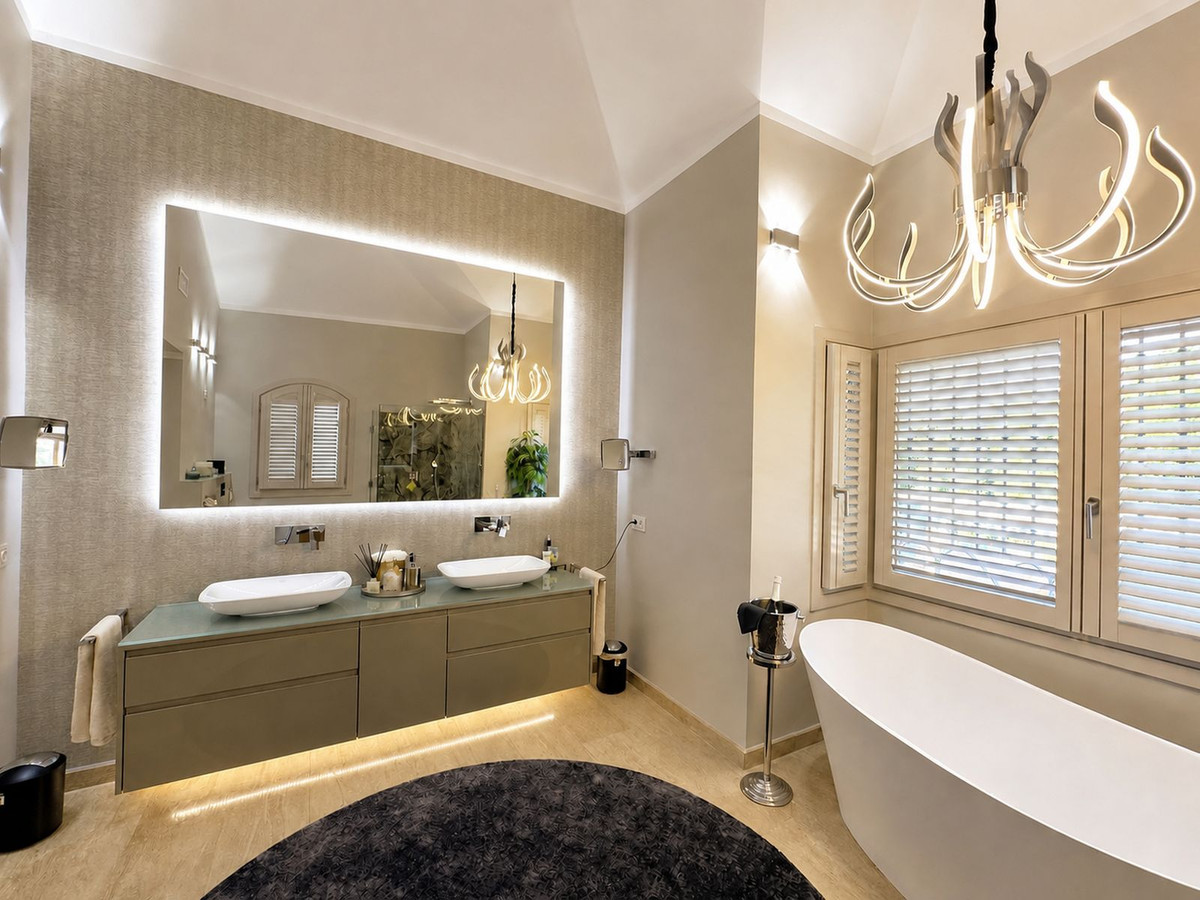 6 Bed Townhouse for sale in Los Flamingos Costa Del Sol, Málaga, Spain