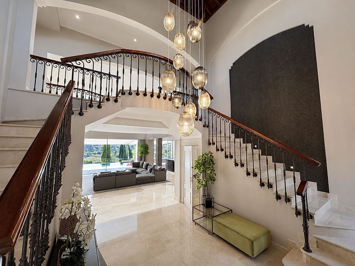 6 Bed Townhouse for sale in Los Flamingos Costa Del Sol, Málaga, Spain