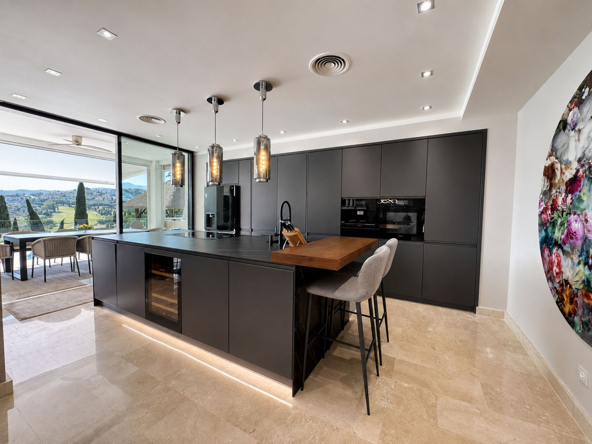 6 Bed Townhouse for sale in Los Flamingos Costa Del Sol, Málaga, Spain