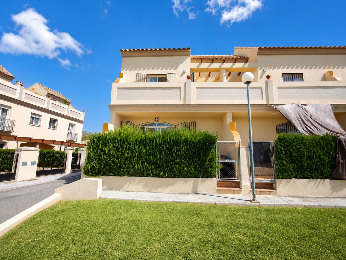 Se vende Pareada de 3 dormitorios en Costa Del Sol, Málaga, España