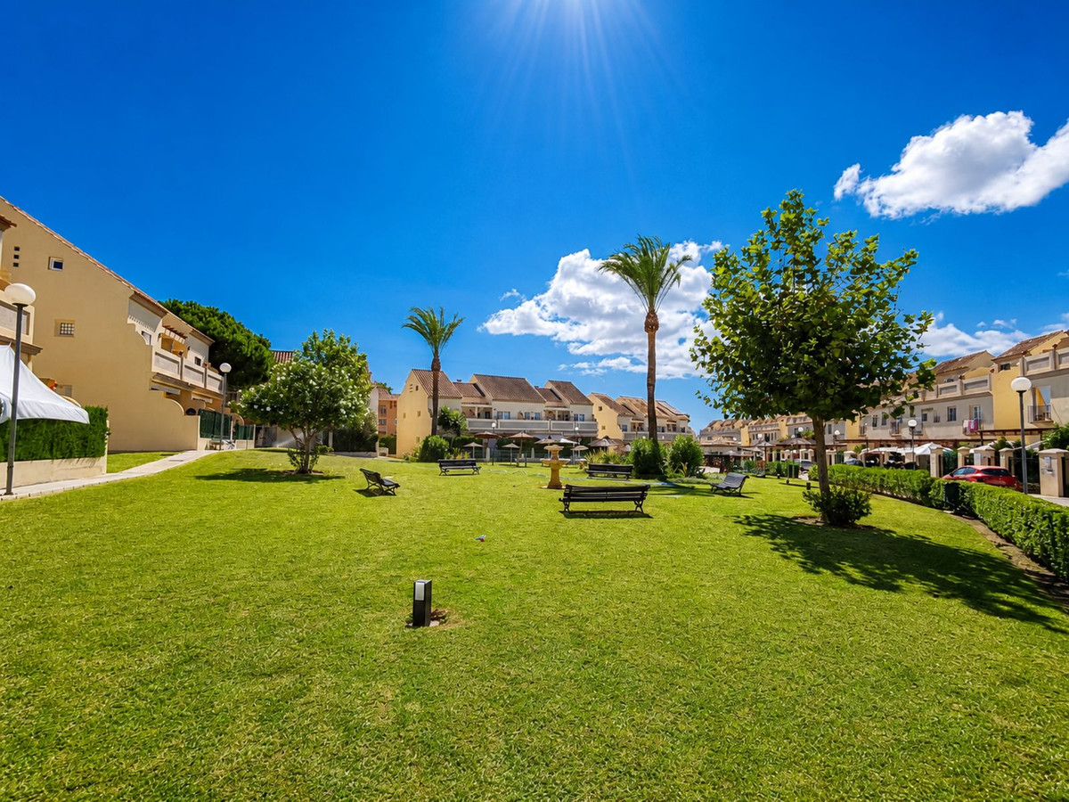 Se vende Pareada de 3 dormitorios en Costa Del Sol, Málaga, España
