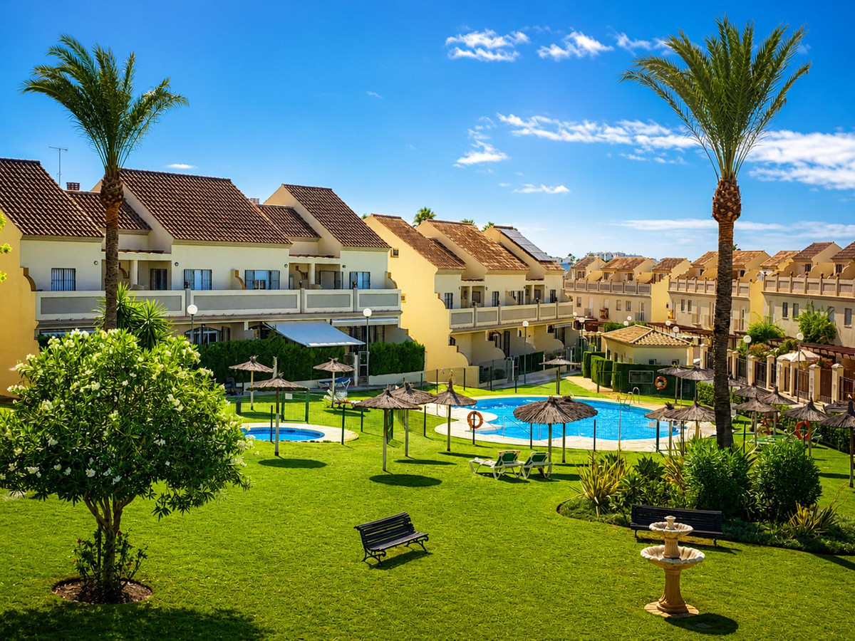 Se vende Pareada de 3 dormitorios en Costa Del Sol, Málaga, España
