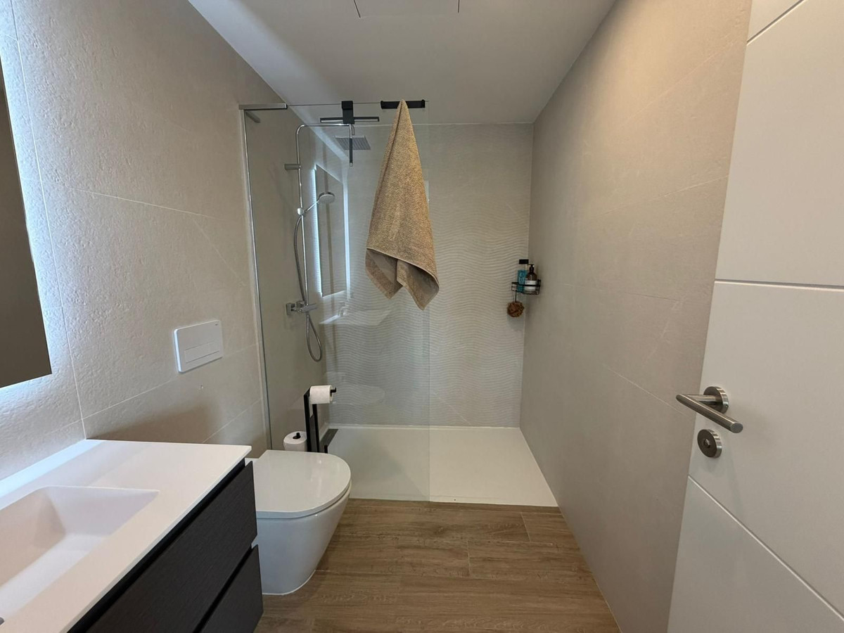 Se vende Apartamento en Planta Última de 2 dormitorios en Costa Del Sol, Málaga, España
