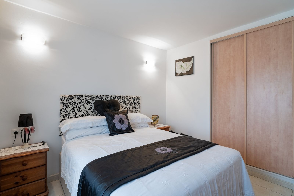 Se vende Apartamento Planta Media de 2 dormitorios en Costa Del Sol, Málaga, España