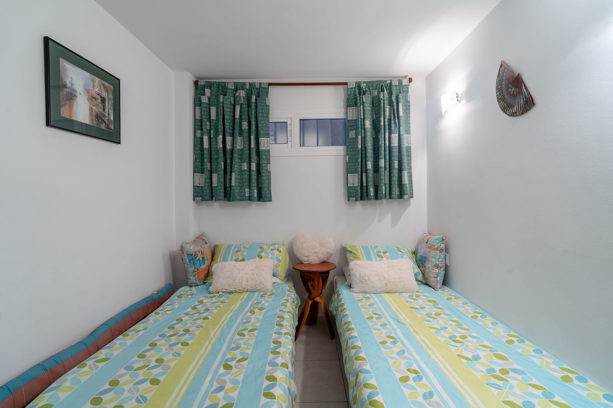 Se vende Apartamento Planta Media de 2 dormitorios en Costa Del Sol, Málaga, España