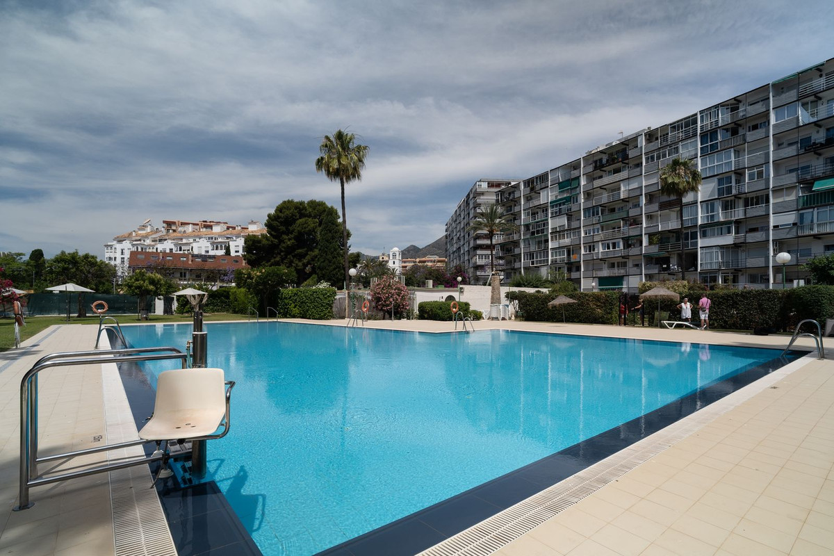 Se vende Apartamento Planta Media de 2 dormitorios en Costa Del Sol, Málaga, España