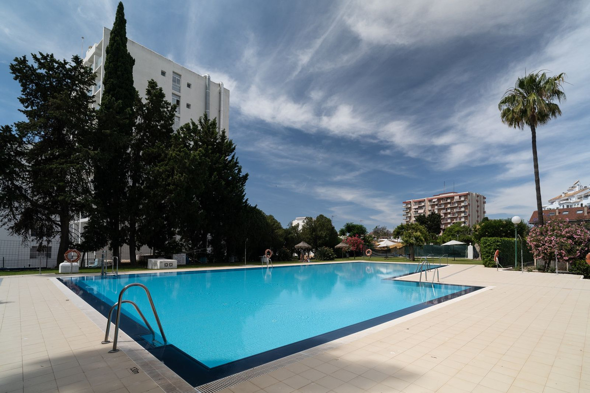 Se vende Apartamento Planta Media de 2 dormitorios en Costa Del Sol, Málaga, España