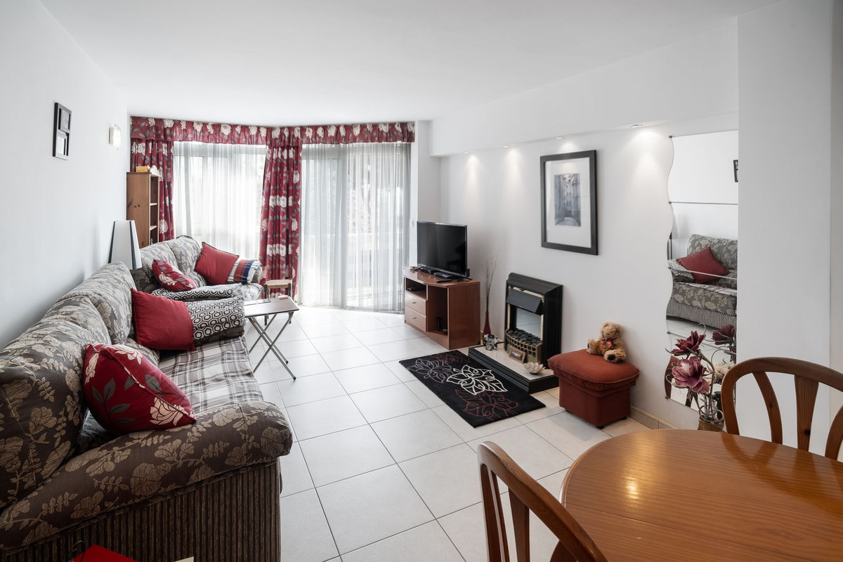 Se vende Apartamento Planta Media de 2 dormitorios en Costa Del Sol, Málaga, España