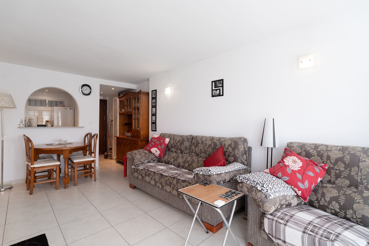 Se vende Apartamento Planta Media de 2 dormitorios en Costa Del Sol, Málaga, España