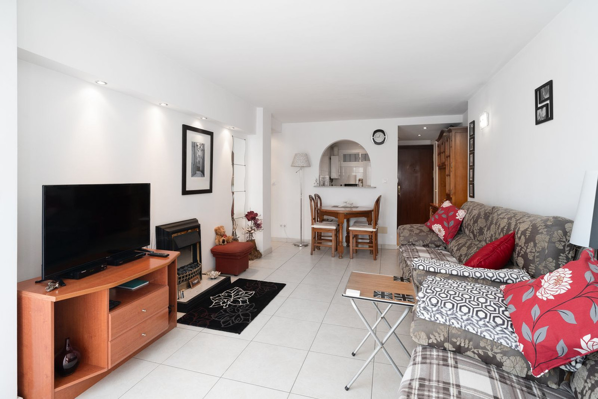 Se vende Apartamento Planta Media de 2 dormitorios en Costa Del Sol, Málaga, España