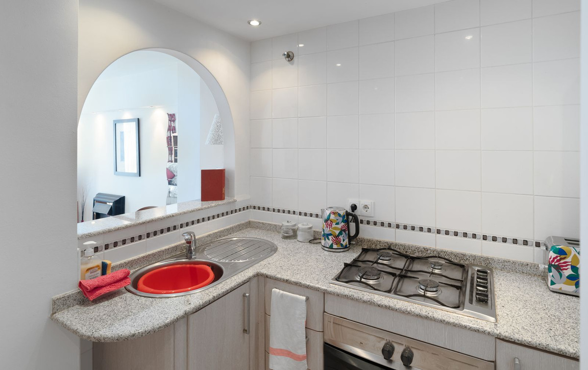 Se vende Apartamento Planta Media de 2 dormitorios en Costa Del Sol, Málaga, España
