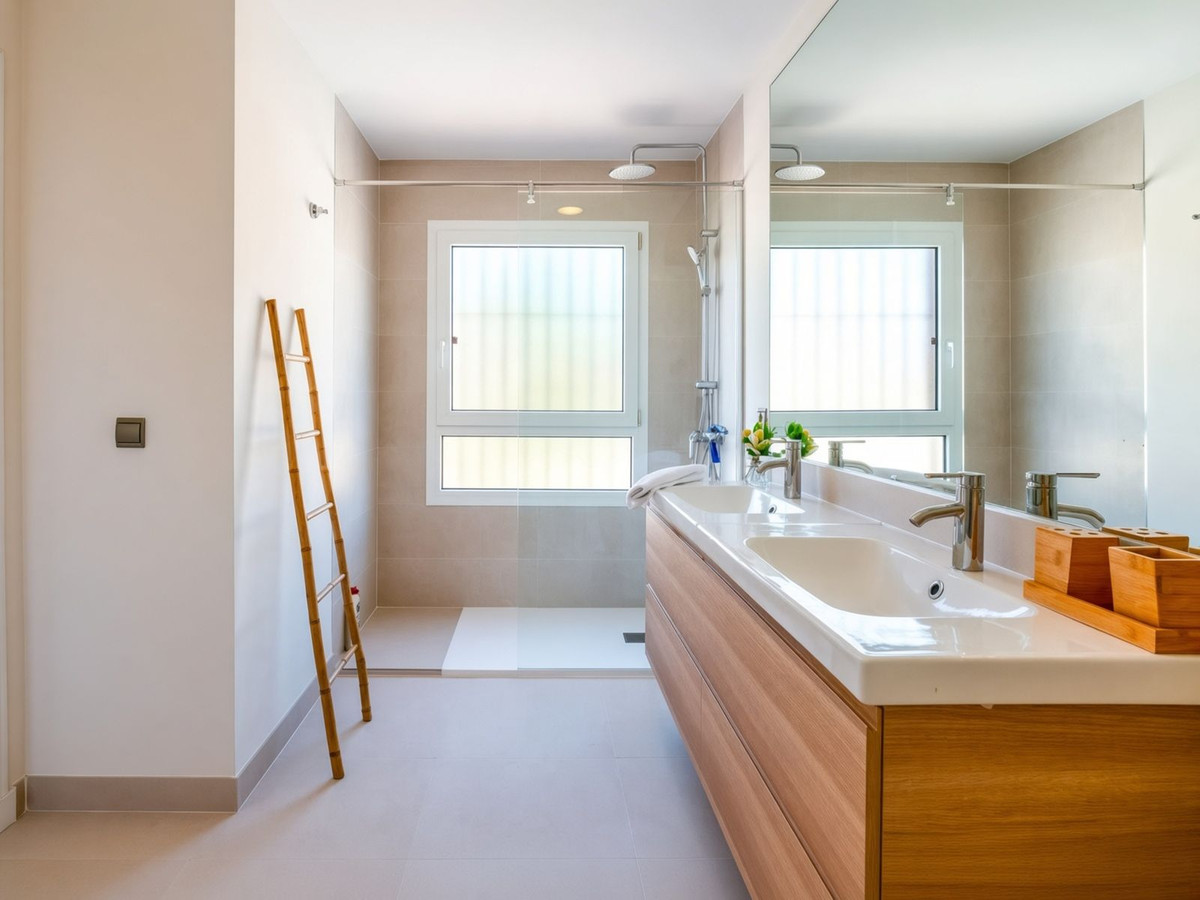 Se vende Pareada de 4 dormitorios en Costa Del Sol, Málaga, España