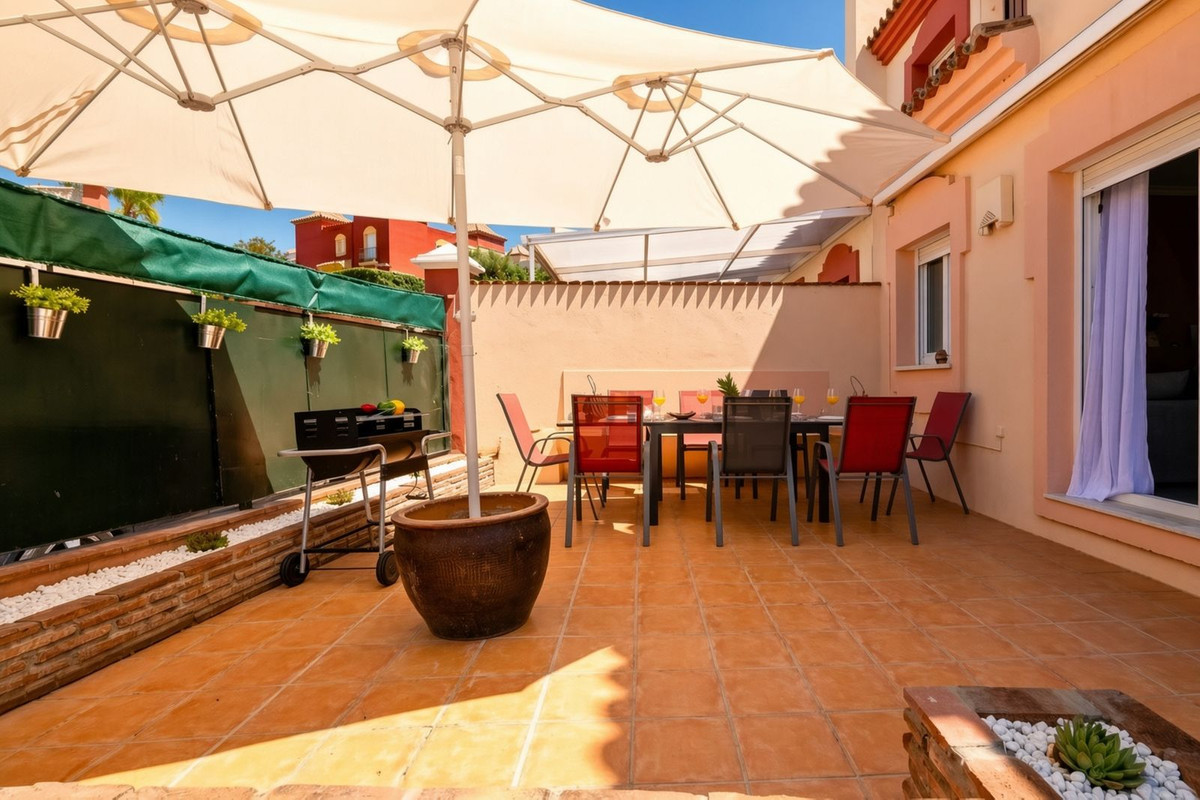 Se vende Pareada de 4 dormitorios en Costa Del Sol, Málaga, España