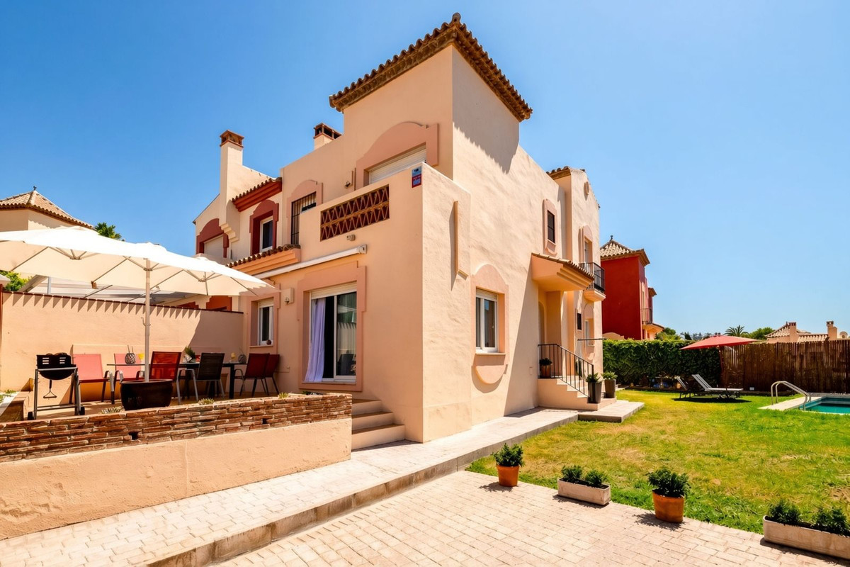 Se vende Pareada de 4 dormitorios en Costa Del Sol, Málaga, España