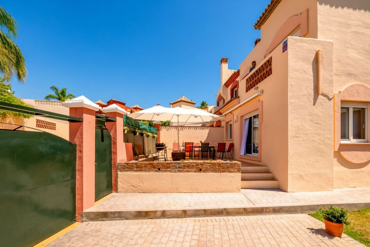 Se vende Pareada de 4 dormitorios en Costa Del Sol, Málaga, España