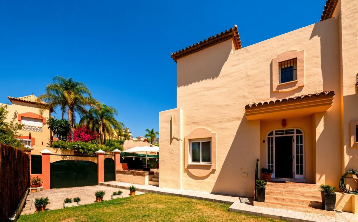 Se vende Pareada de 4 dormitorios en Costa Del Sol, Málaga, España