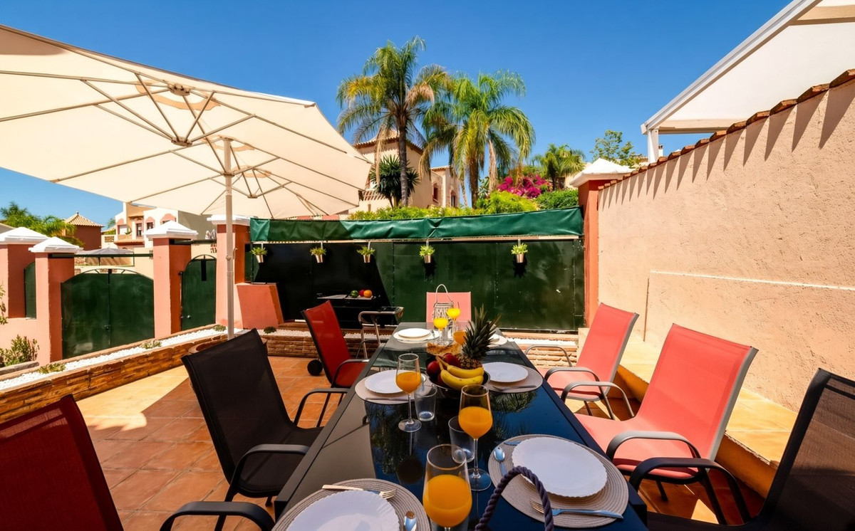Se vende Pareada de 4 dormitorios en Costa Del Sol, Málaga, España