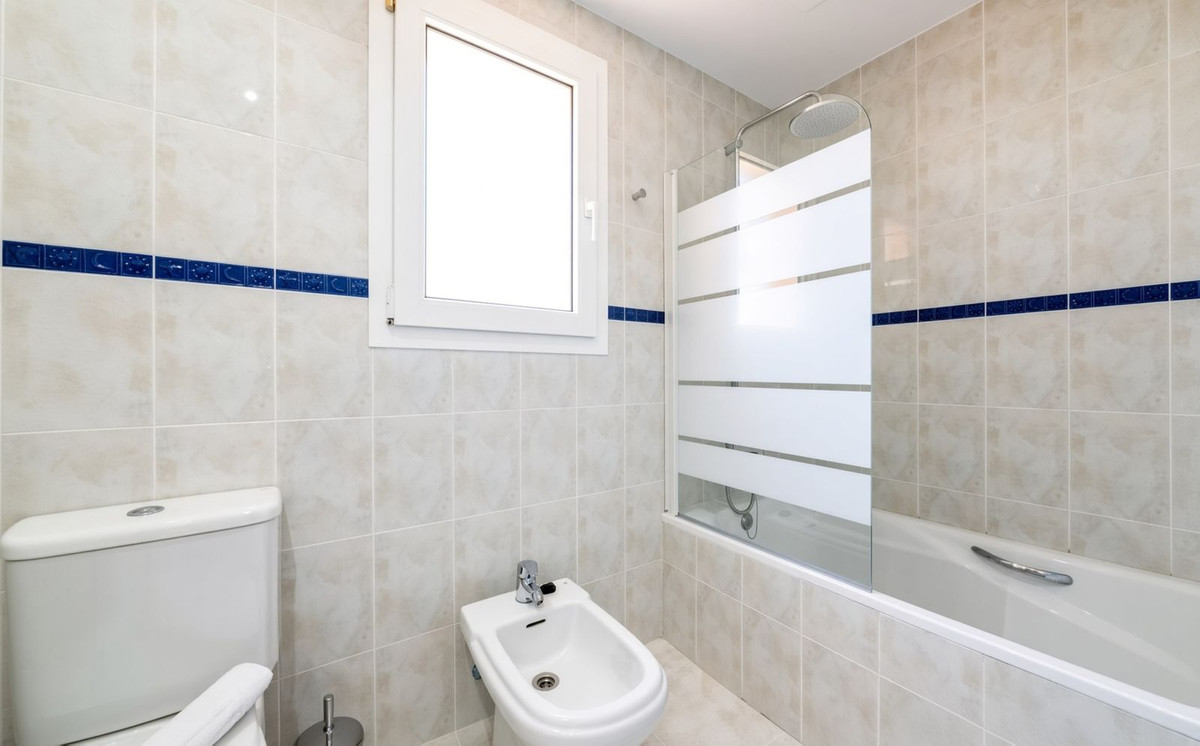 Se vende Pareada de 4 dormitorios en Costa Del Sol, Málaga, España