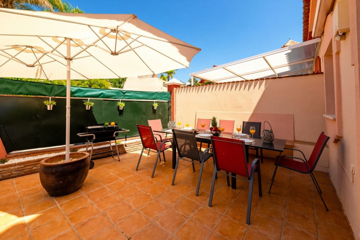 Se vende Pareada de 4 dormitorios en Costa Del Sol, Málaga, España