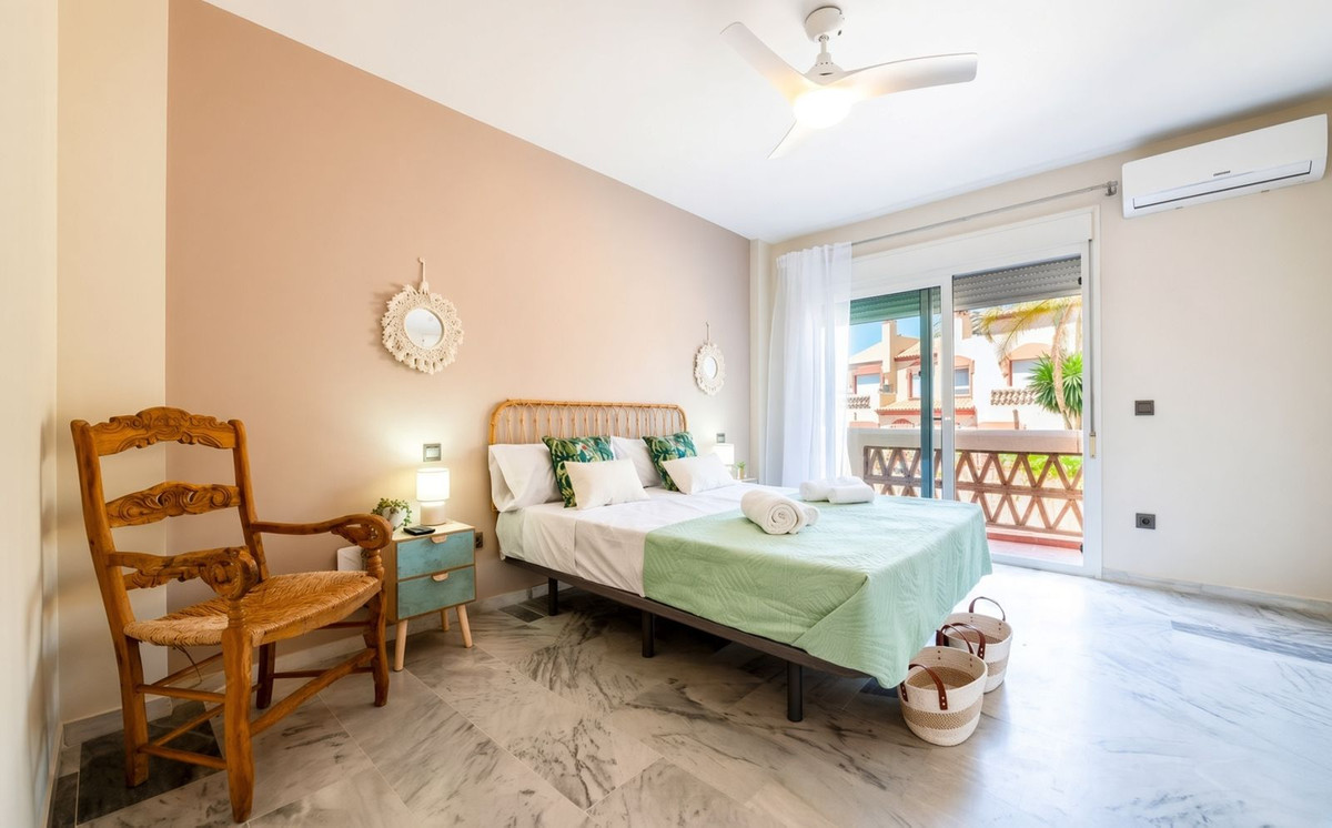 Se vende Pareada de 4 dormitorios en Costa Del Sol, Málaga, España