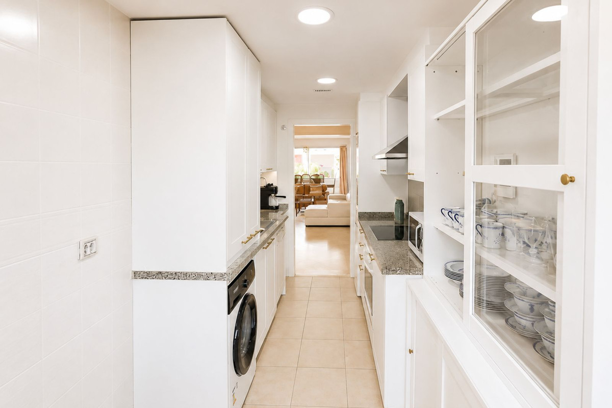 2 Bed Apartment for sale in Marbella Costa Del Sol, Málaga, Spain