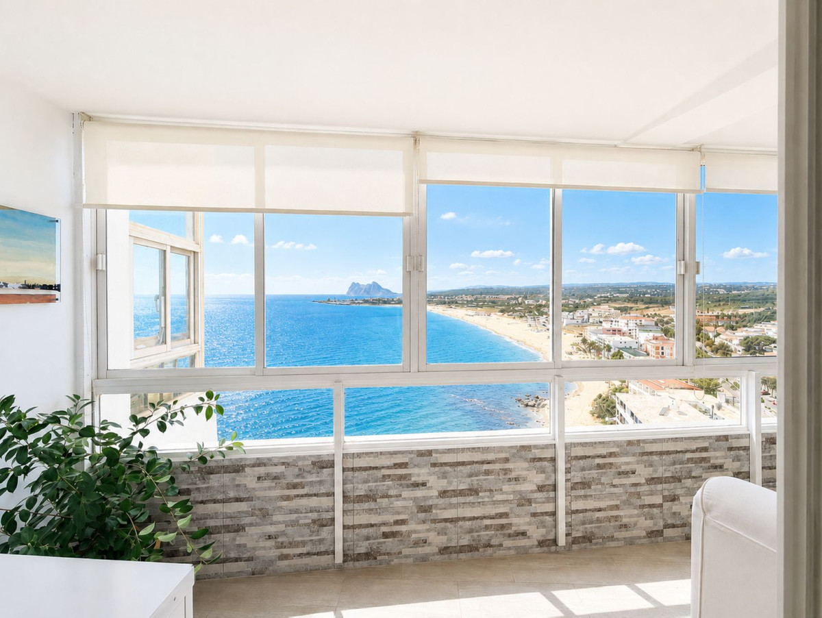 Se vende Apartamento Planta Media de 3 dormitorios en Costa Del Sol, Cadiz, España