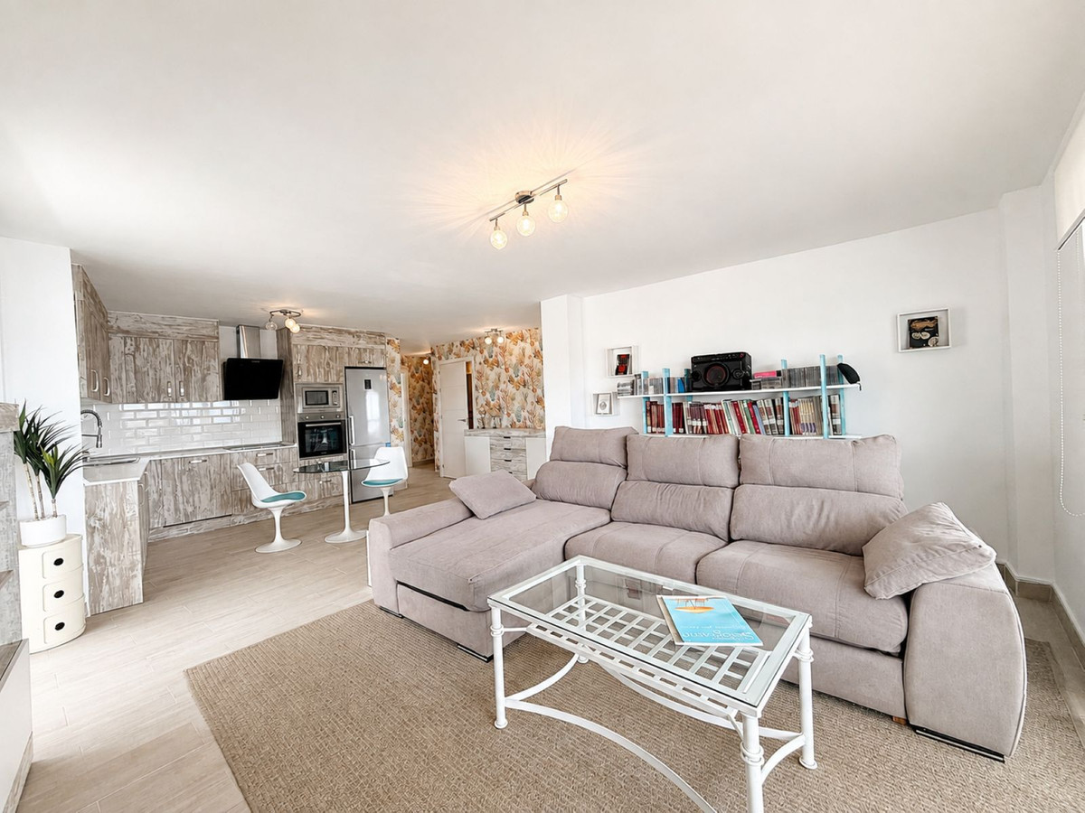 Se vende Apartamento Planta Media de 3 dormitorios en Costa Del Sol, Cadiz, España
