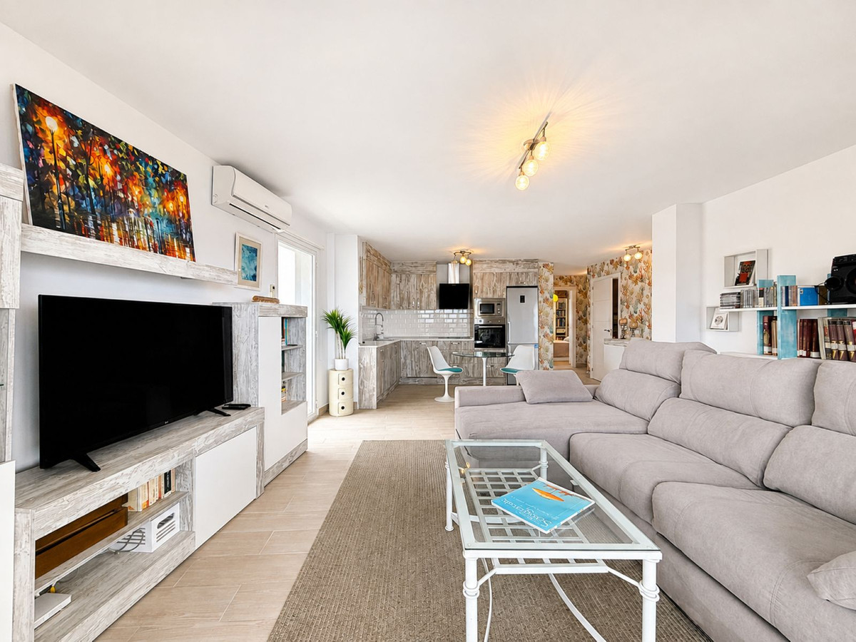 Se vende Apartamento Planta Media de 3 dormitorios en Costa Del Sol, Cadiz, España
