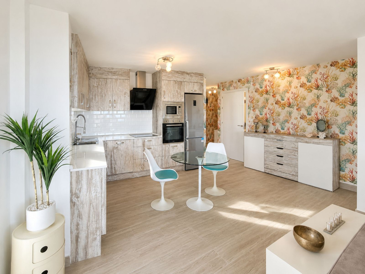 Se vende Apartamento Planta Media de 3 dormitorios en Costa Del Sol, Cadiz, España