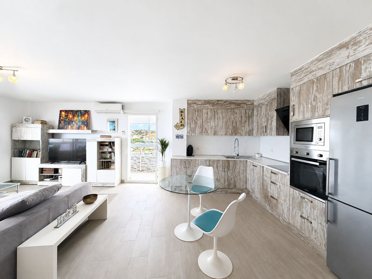 Se vende Apartamento Planta Media de 3 dormitorios en Costa Del Sol, Cadiz, España