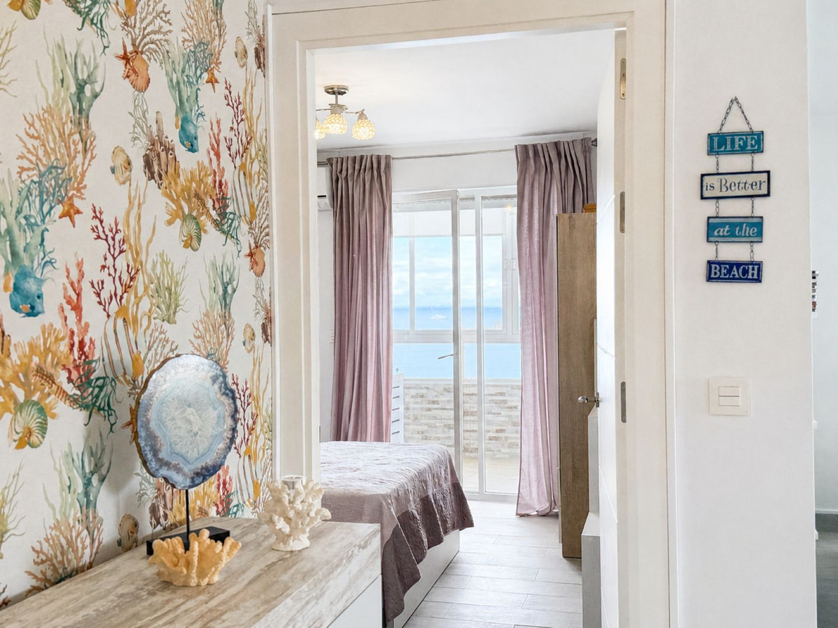 Se vende Apartamento Planta Media de 3 dormitorios en Costa Del Sol, Cadiz, España