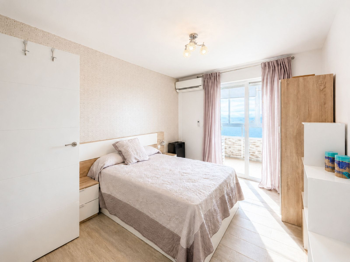 Se vende Apartamento Planta Media de 3 dormitorios en Costa Del Sol, Cadiz, España