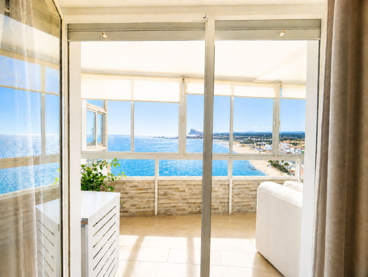 Se vende Apartamento Planta Media de 3 dormitorios en Costa Del Sol, Cadiz, España