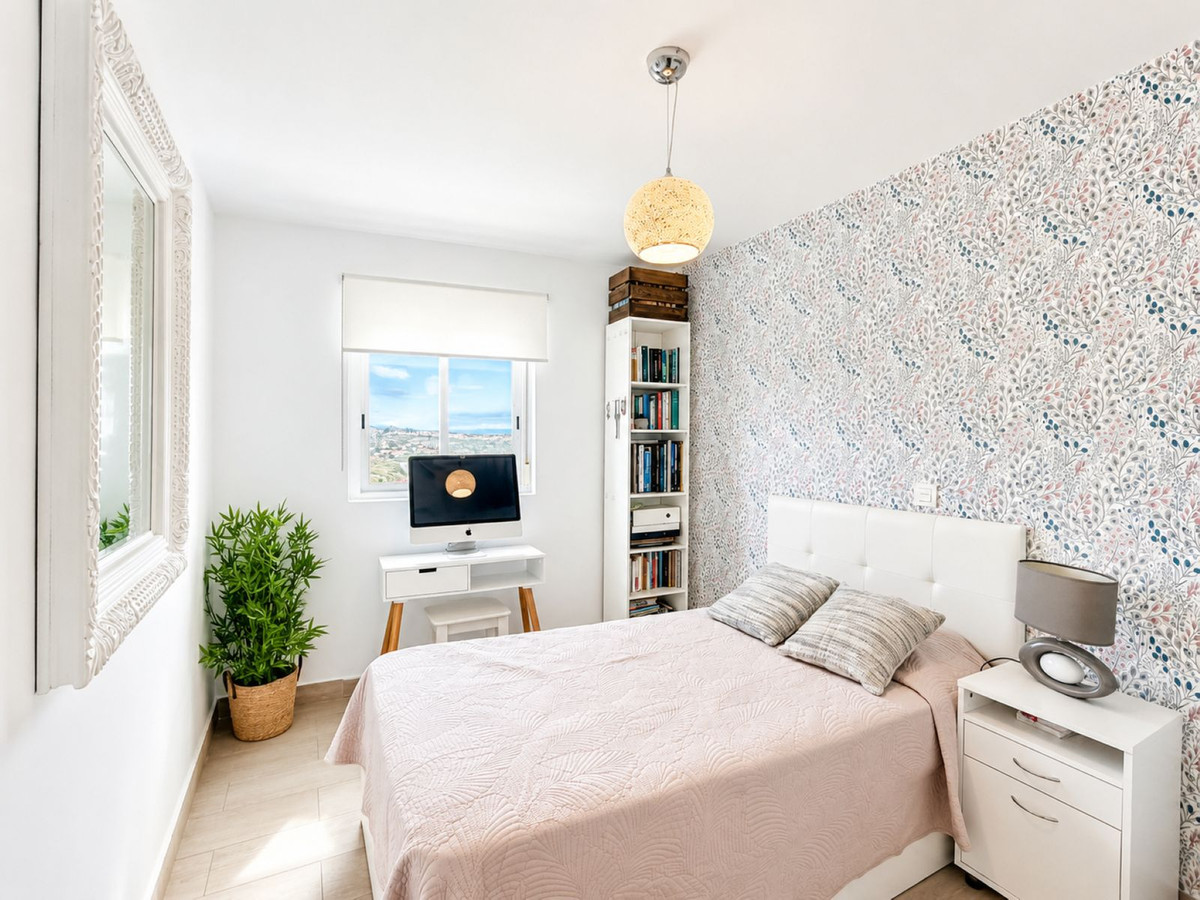 Se vende Apartamento Planta Media de 3 dormitorios en Costa Del Sol, Cadiz, España